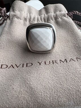 David Yurman 💯 guaranteed authentic Ring with white Agate